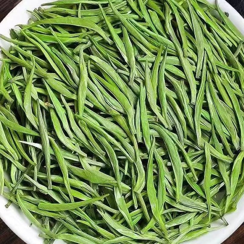 明前雀舌绿茶 嫩芽散装 鲜绿扁平叶 细节图1
